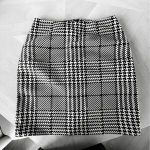 White House Black Market Houndstooth Pencil Skirt